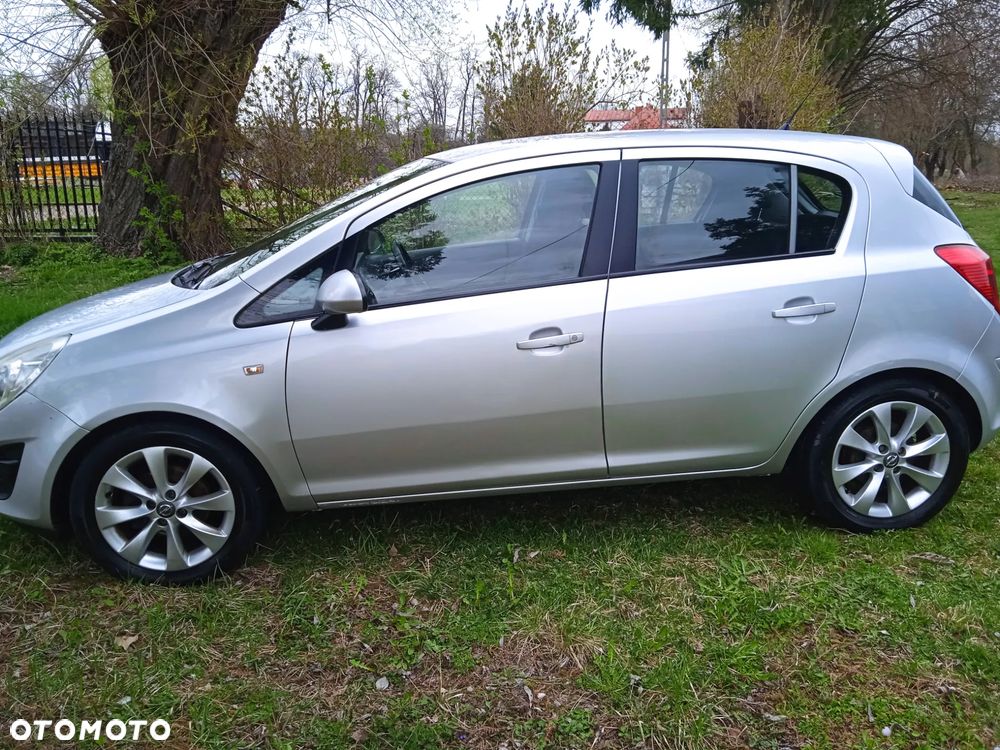 Opel Corsa 1.2 16V Cosmo - 3