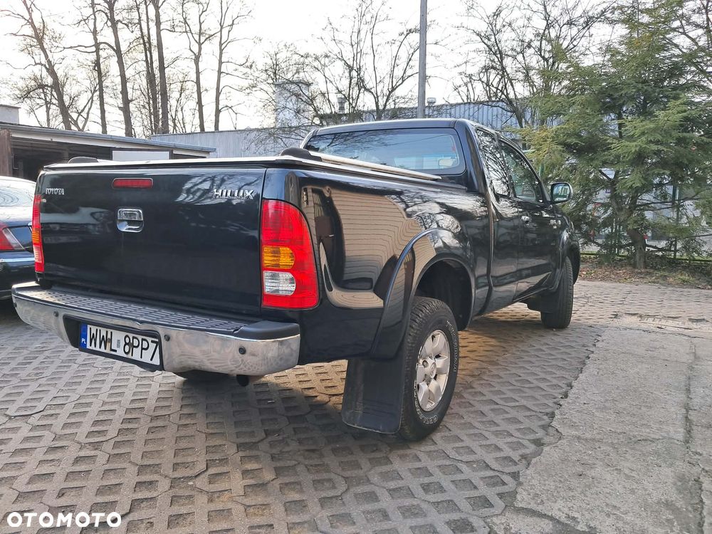 Toyota Hilux 2.5 D-4D SR5 - 4