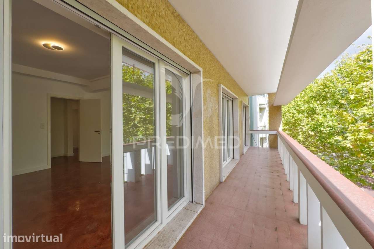 Apartamento T3 Com 3 suítes Campo Pequeno - Grande imagem: 3/40