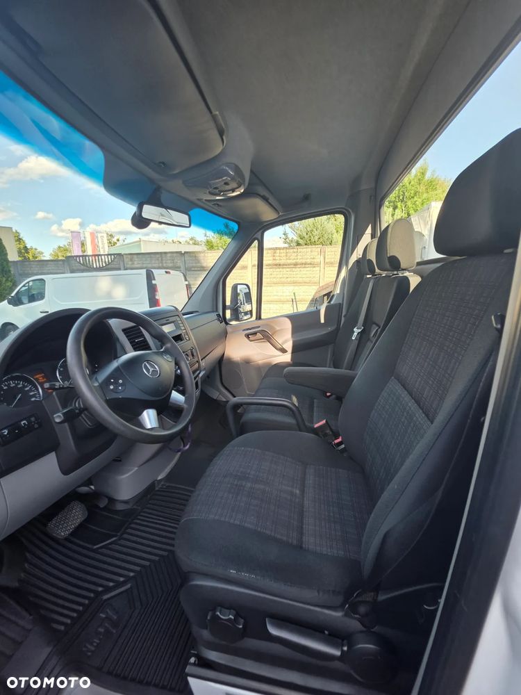 Mercedes-Benz Sprinter - 25