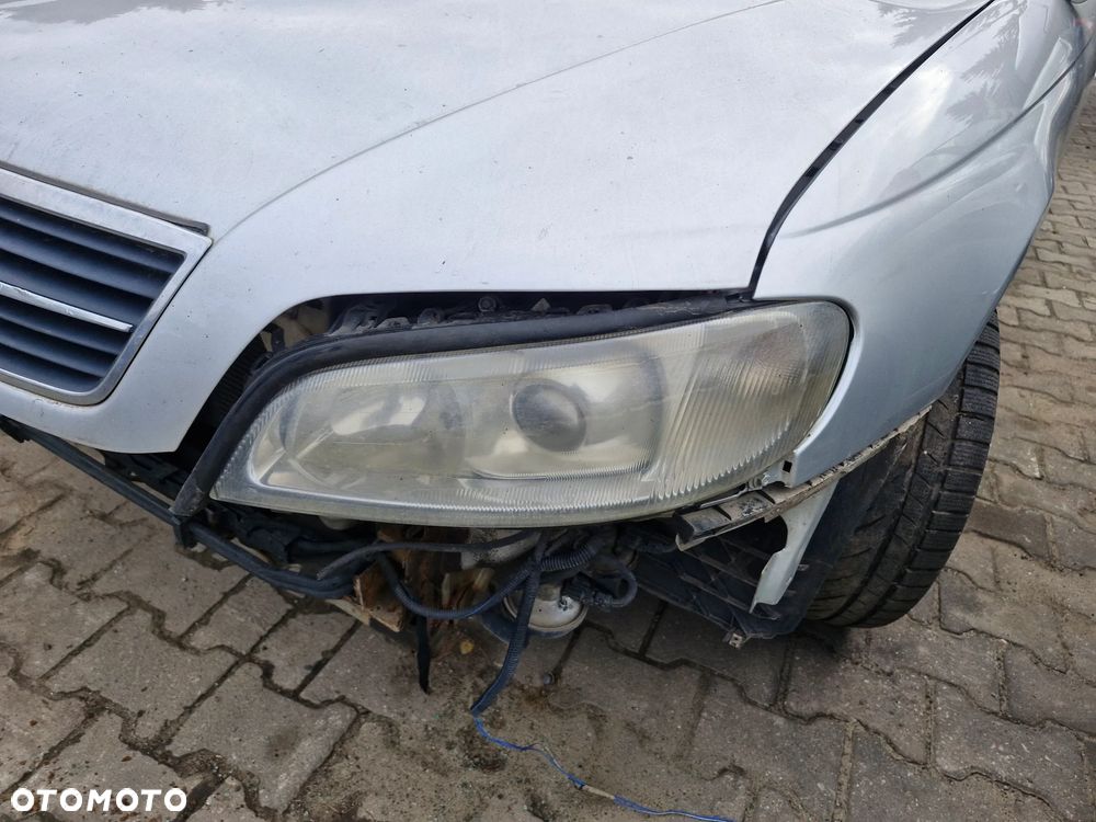 lampa przednia / lampy przednie / przód prawa lewa / Opel  Omega B XENON