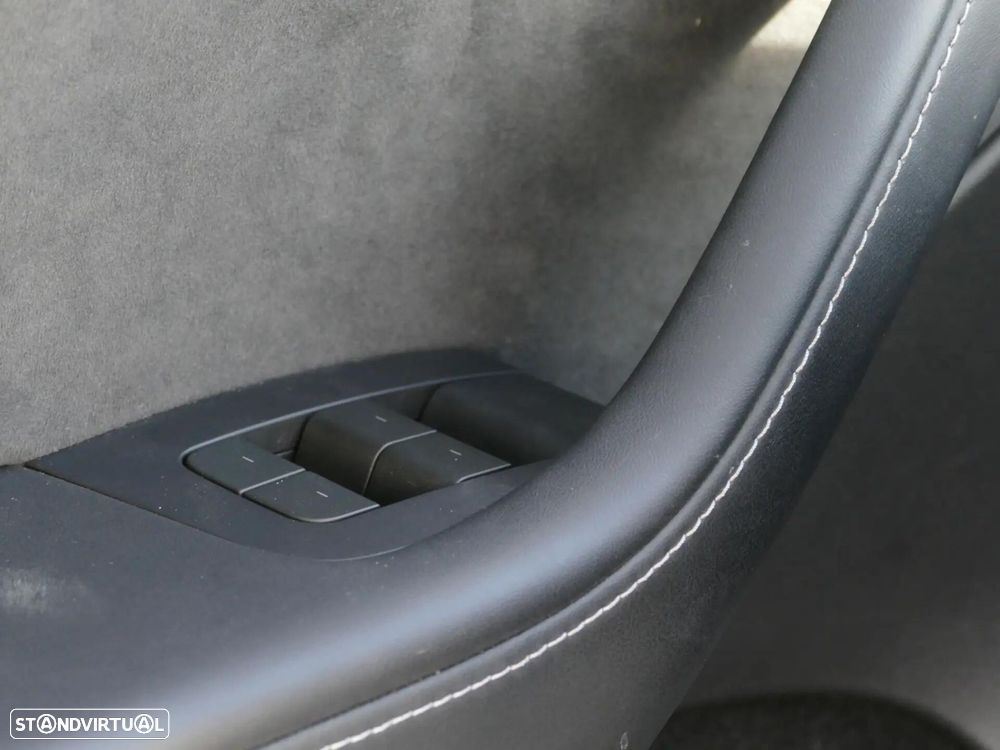 Tesla Model Y Standard - 32