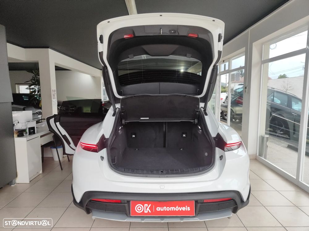 Porsche Taycan Cross Turismo 4 - 17