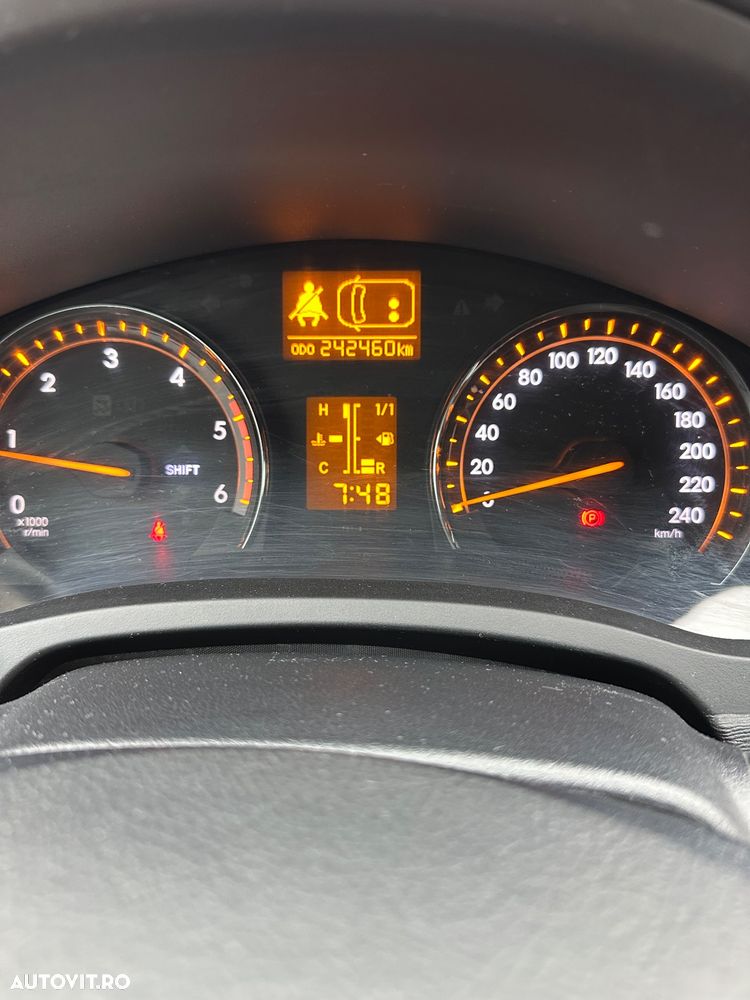 Toyota Avensis 2.2 D-4D Combi Executive - 22