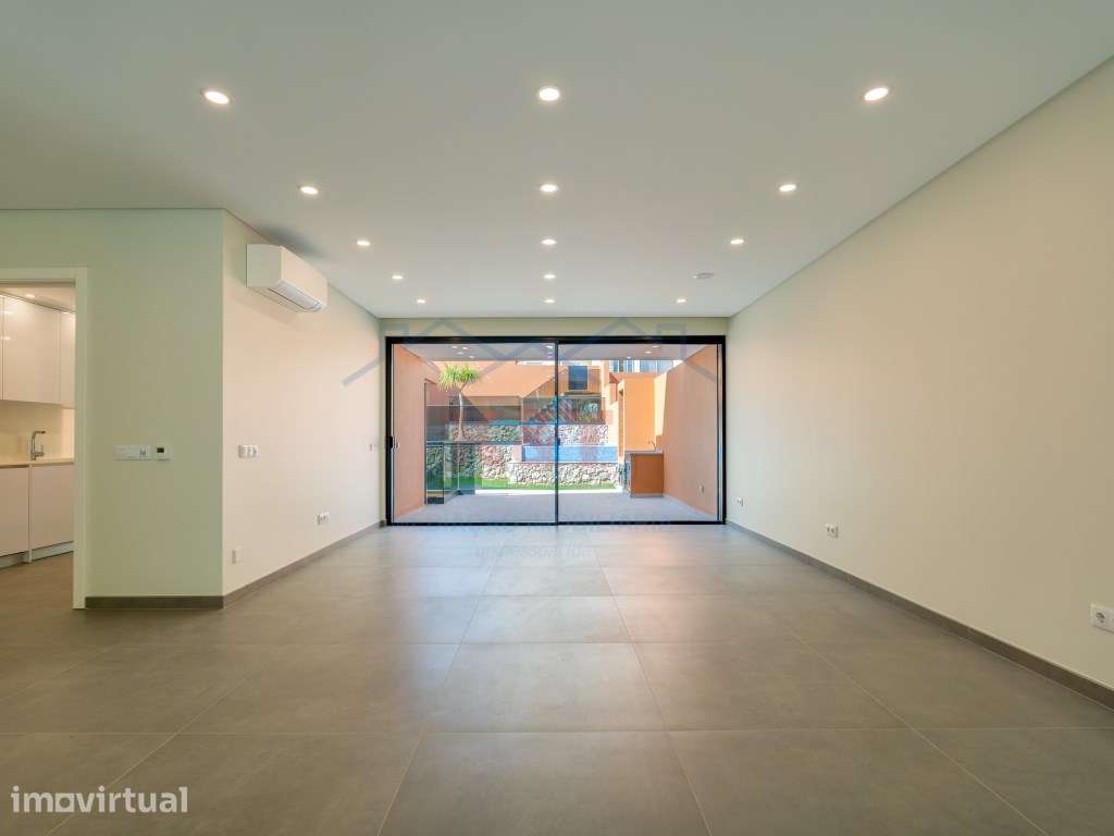 Moradia moderna com 3 quartos, garagem e piscina - Grande imagem: 3/52