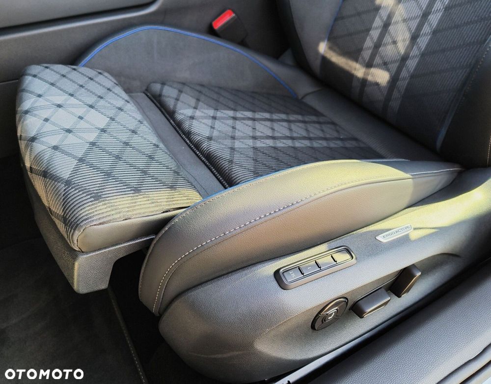 Volkswagen Passat - 13