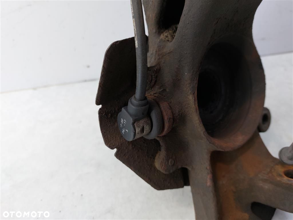 Zwrotnica PIASTA WAHACZ prawa przód Audi A8 D2 1994-2002R  4D0407258L - 3