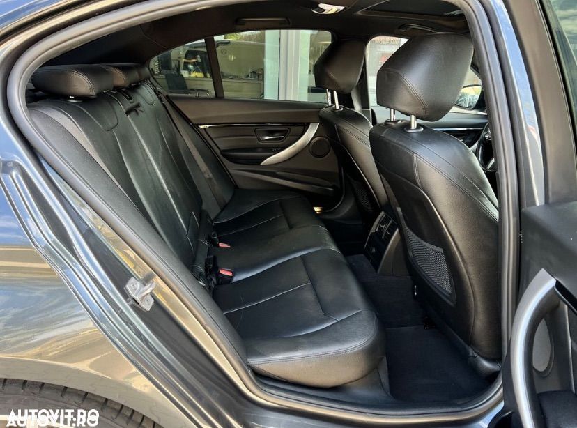 BMW Seria 3 330e iPerformance M Sport - 24