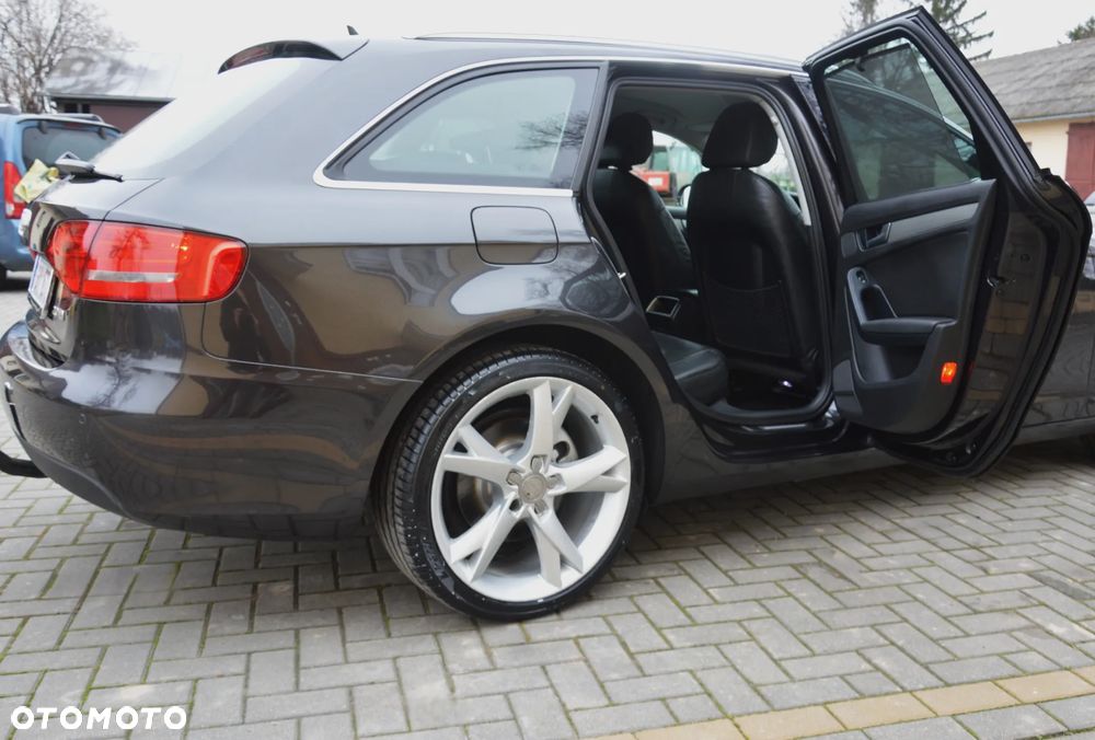 Audi A4 Avant - 33