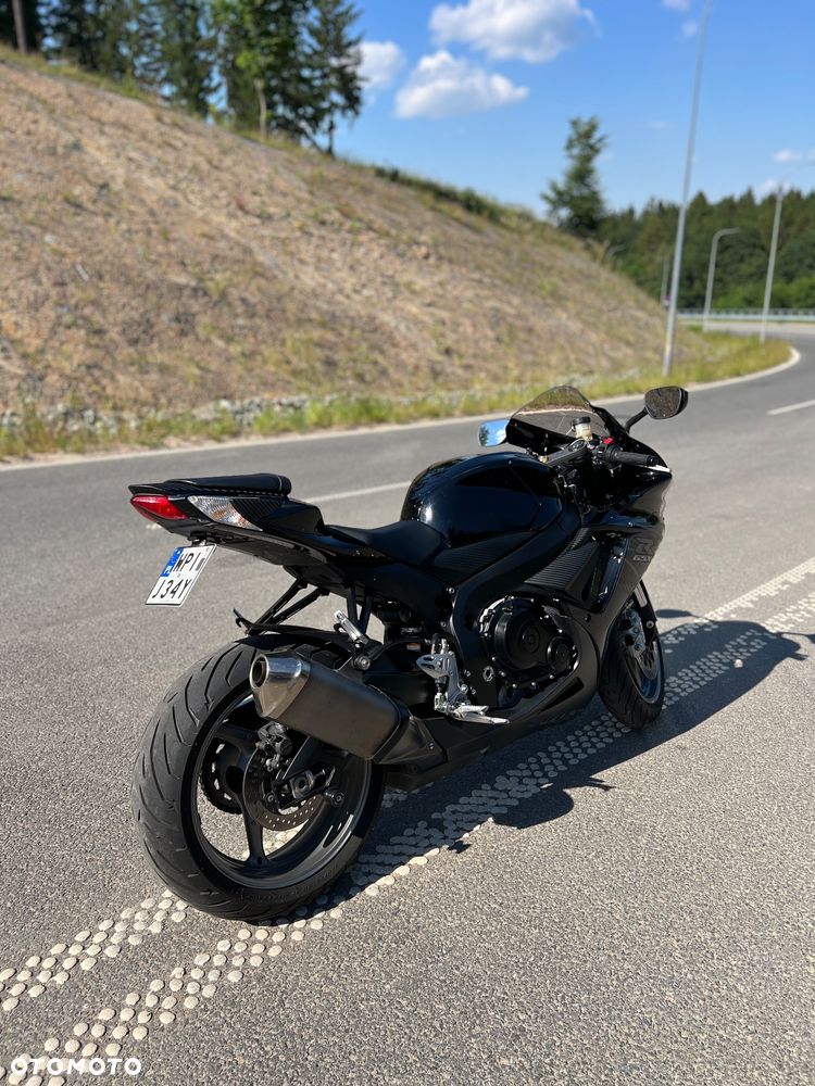 Suzuki GSR - 9