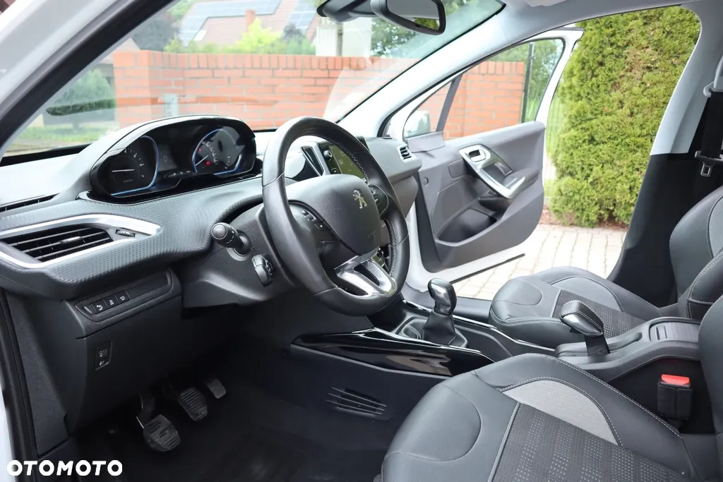 Peugeot 2008 1.2 Pure Tech Allure S&S - 9
