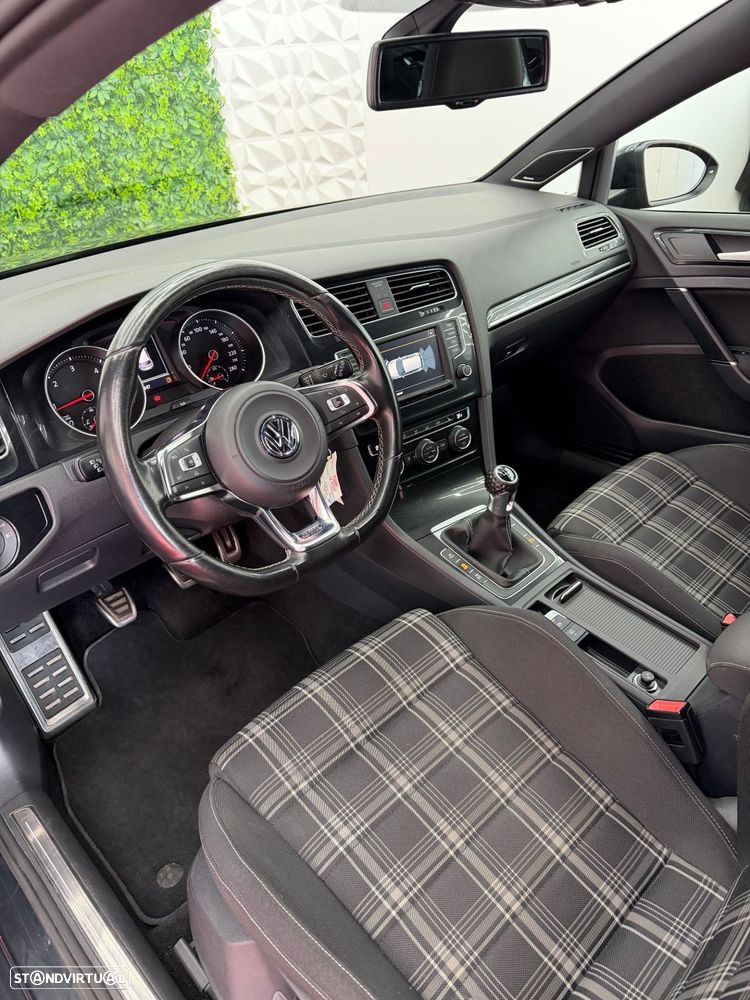 VW Golf 2.0 TDI GTD - 6