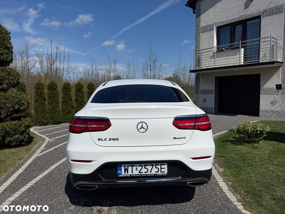 Mercedes-Benz GLC 250 4Matic 9G-TRONIC AMG Line - 8