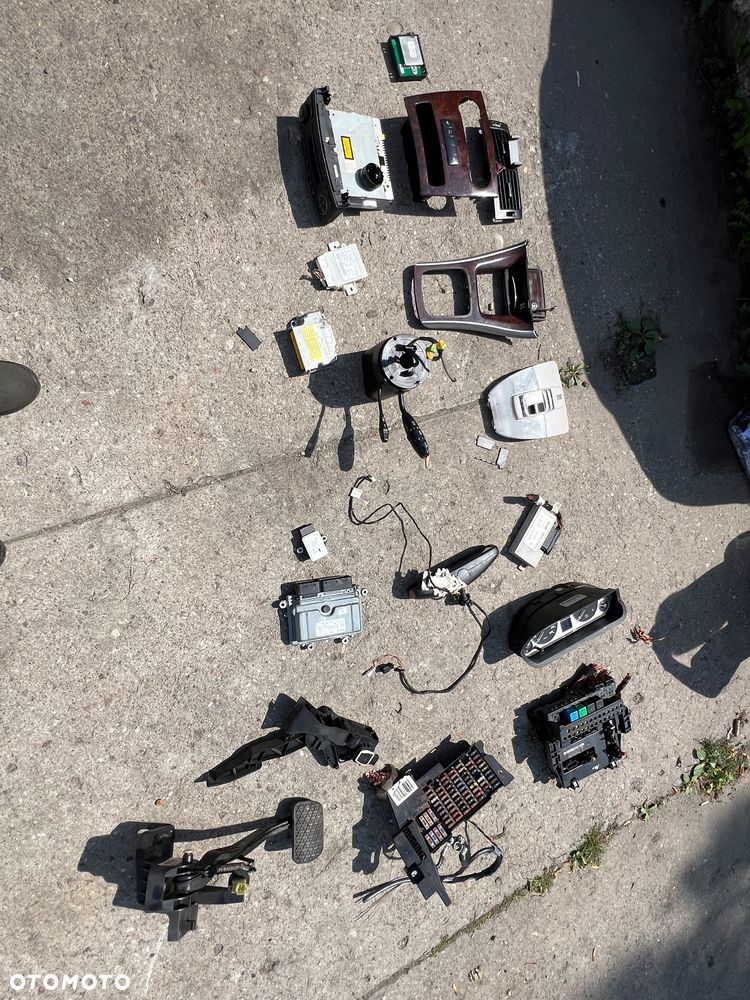 Mercedes b klasa skrzynia bezpieczników moduł sam licznik moduł sterownik pedal gazu komputer Esp czujnik światło podsufitki air bag ramka drewno kratka nawiewu radio moduł sterownik pdc wzmacniacz audio - 3