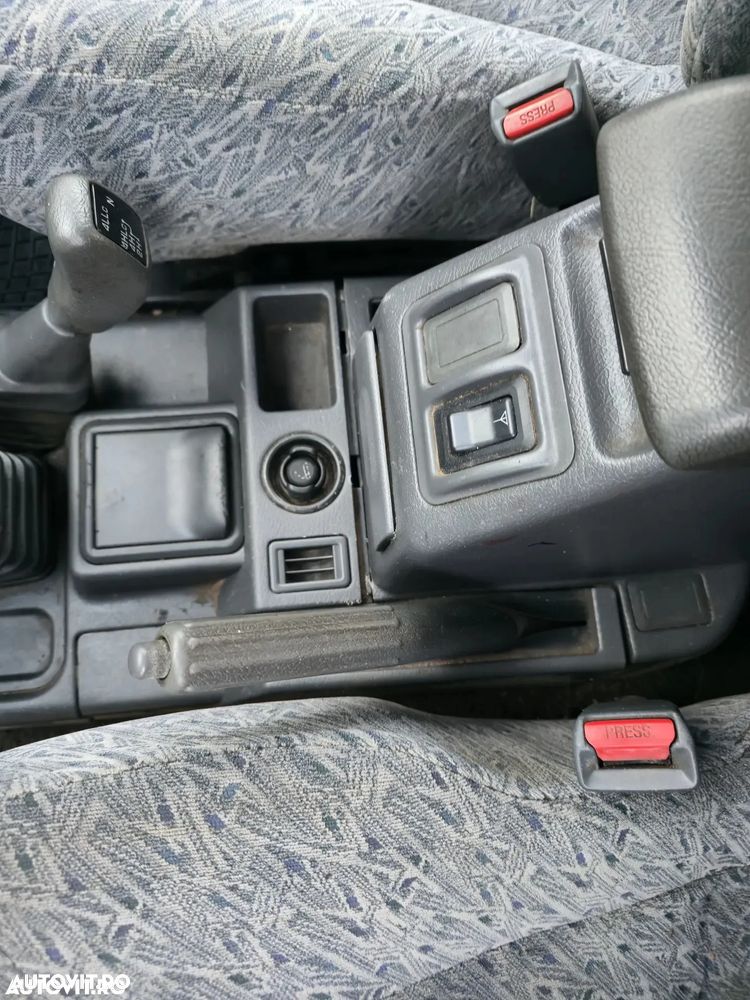 Mitsubishi Pajero Sport 2.5 TD+ Instyle - 12