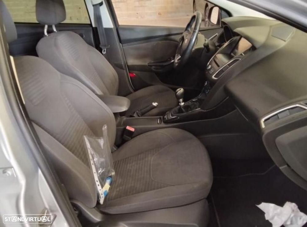 Ford Focus SW 1.5 TDCi EcoBlue Titanium - 3