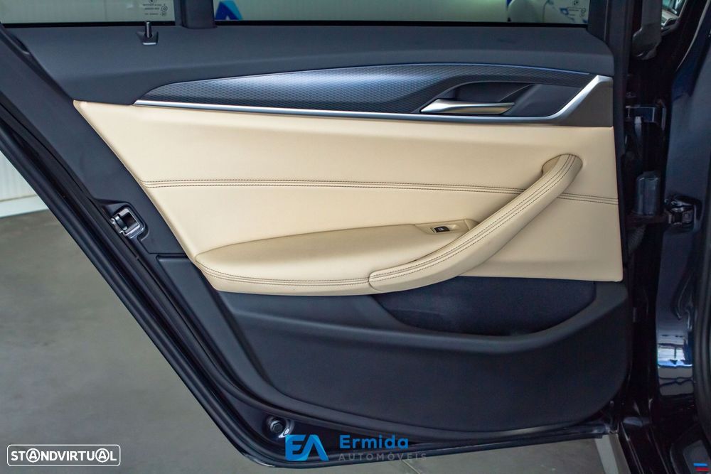BMW 530 e Pack Desportivo M - 37