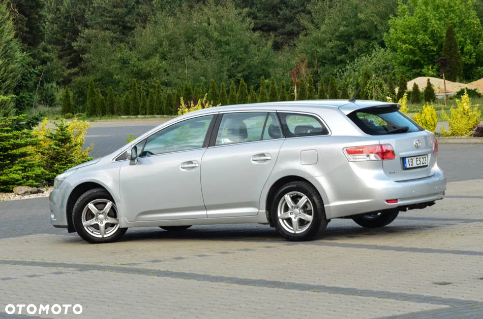 Toyota Avensis Combi 1.8 Executive - 21