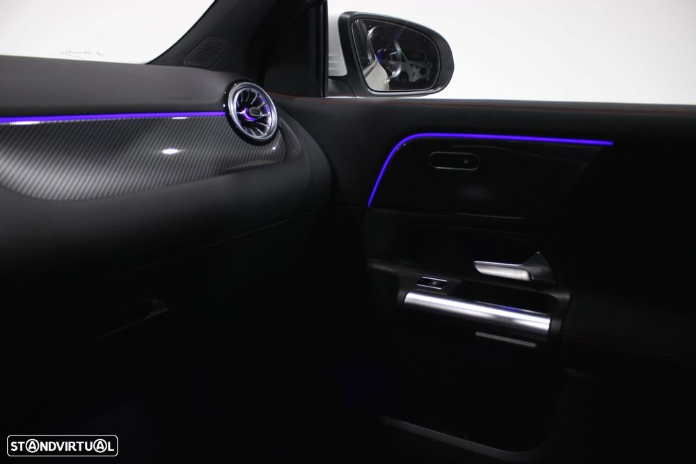 Mercedes-Benz GLA 180 d AMG Line - 23