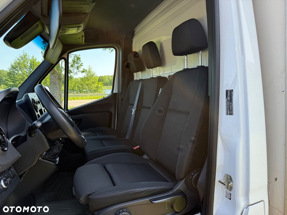 Mercedes-Benz Sprinter - 19