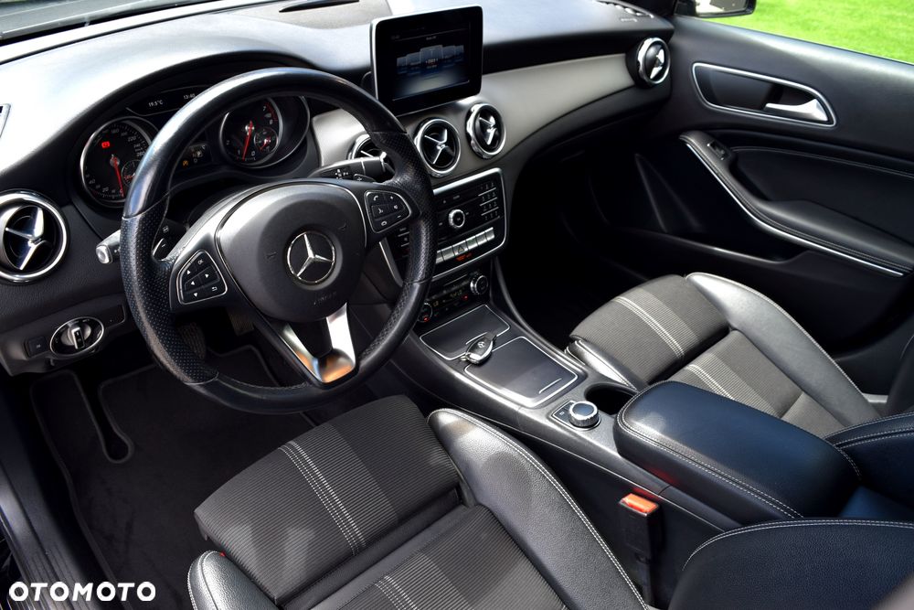 Mercedes-Benz GLA 200 7G-DCT Style - 11