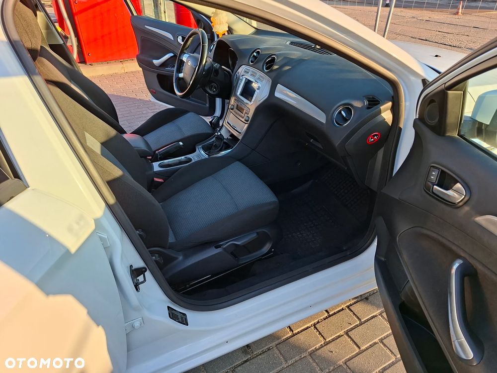 Ford Mondeo 2.0 TDCi Ghia - 8