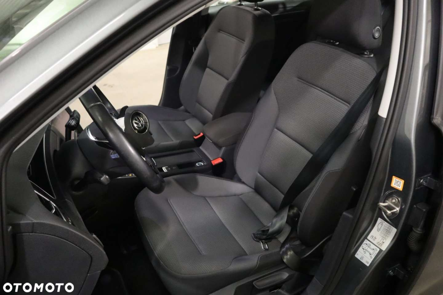 Volkswagen Golf e-Golf - 19