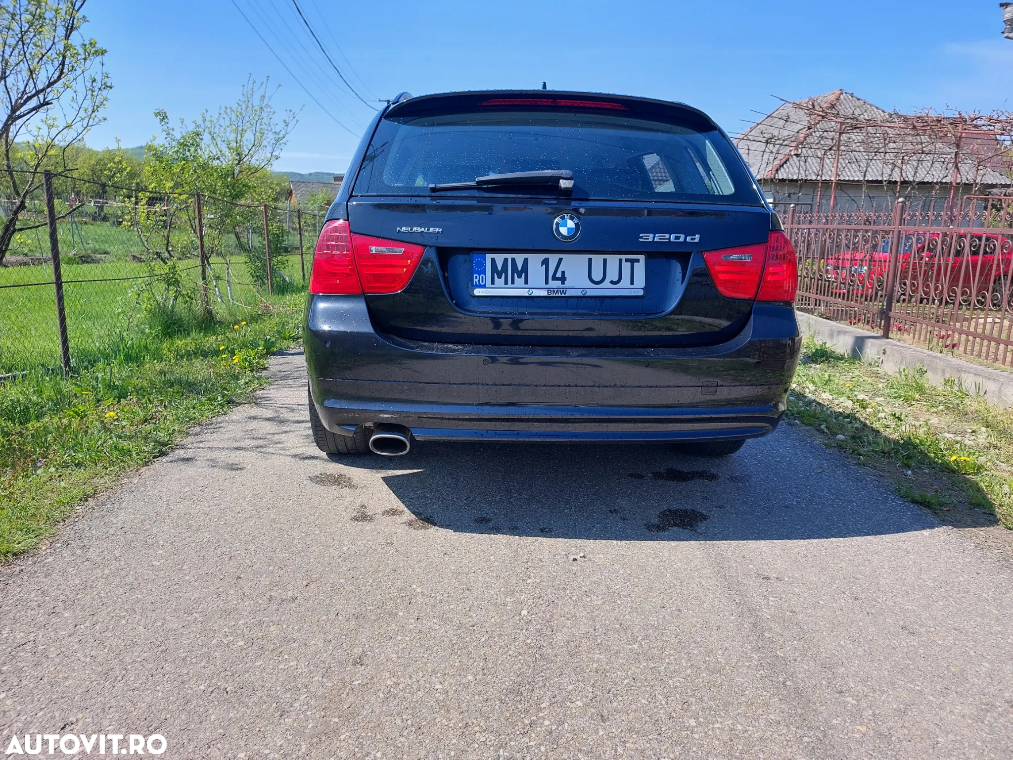 BMW Seria 3 320d DPF Touring Aut. - 34