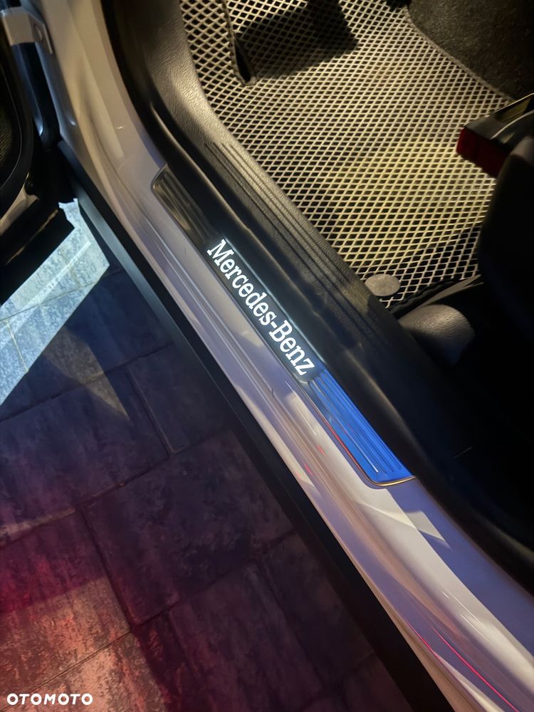 Mercedes-Benz GLB 250 4-Matic AMG Line 8G-DCT - 25