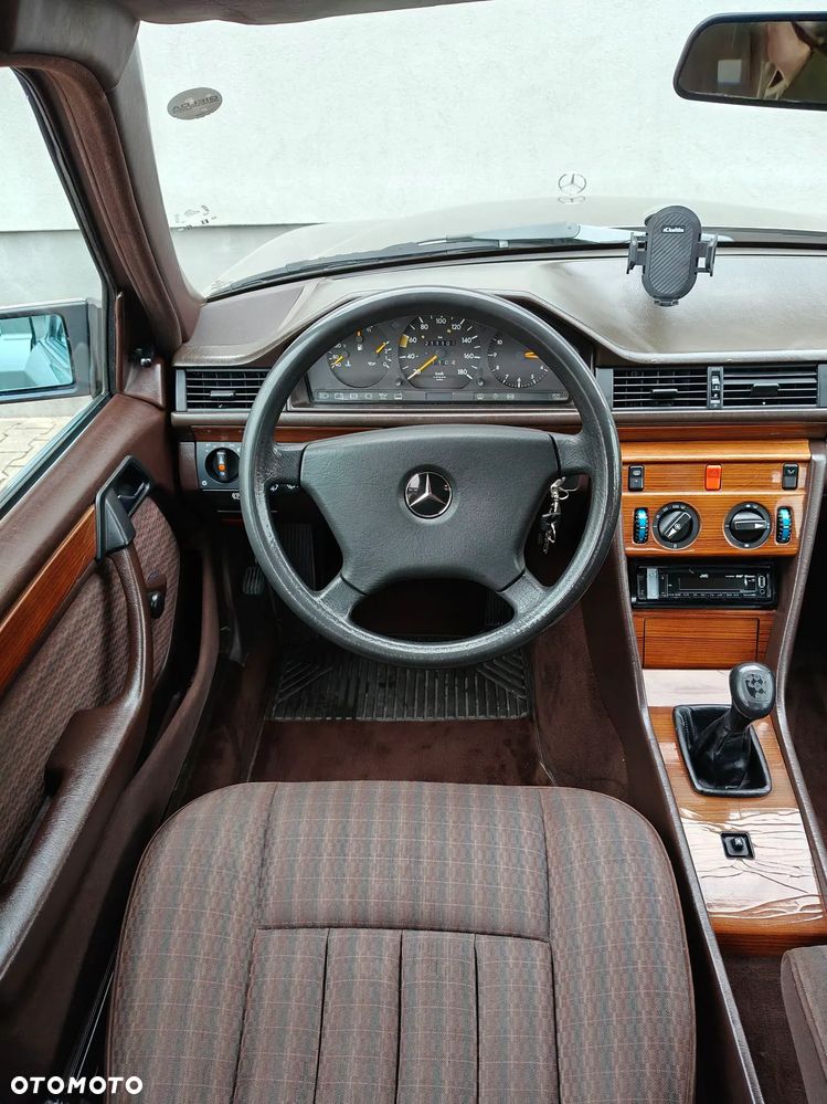 Mercedes-Benz W124 (1984-1993) - 15