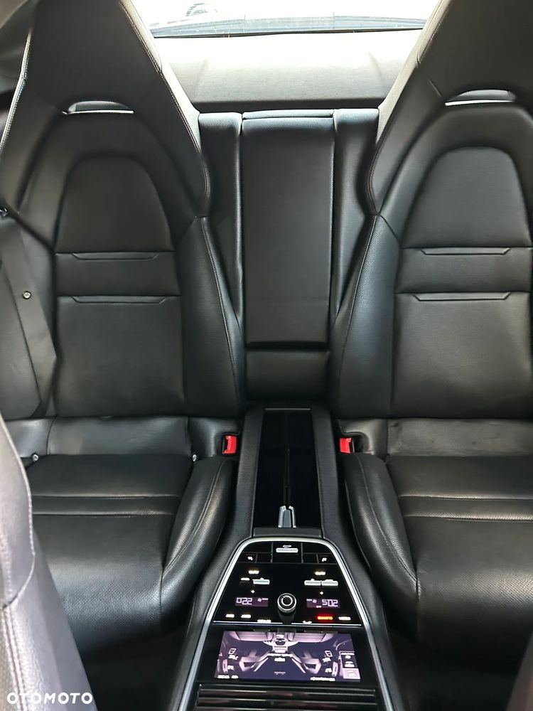 Porsche Panamera 4 - 40