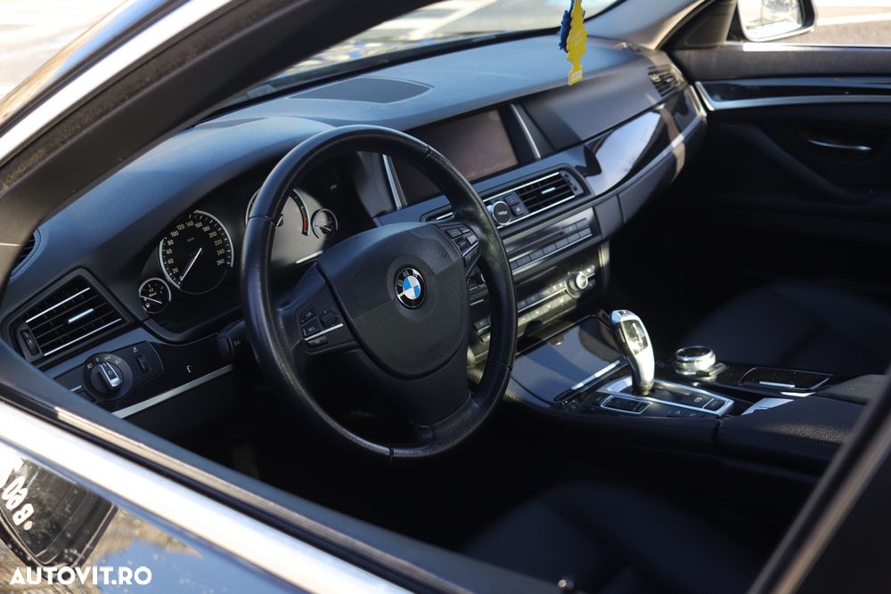 BMW Seria 5 525d xDrive AT - 7