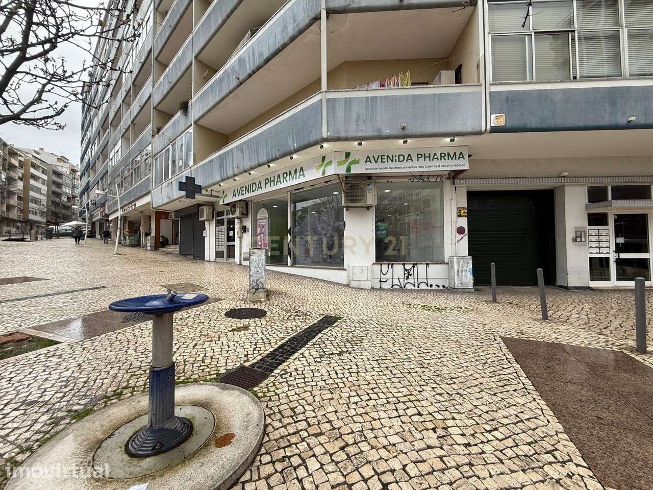 Arrendamento Loja 130 m2 na Praça Gil Vicente no centro de Almada - Grande imagem: 2/30