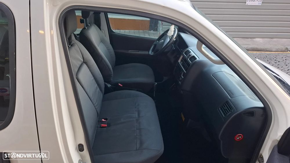 Toyota HiAce 2.5 D-4D Service 2.8T AC - 13