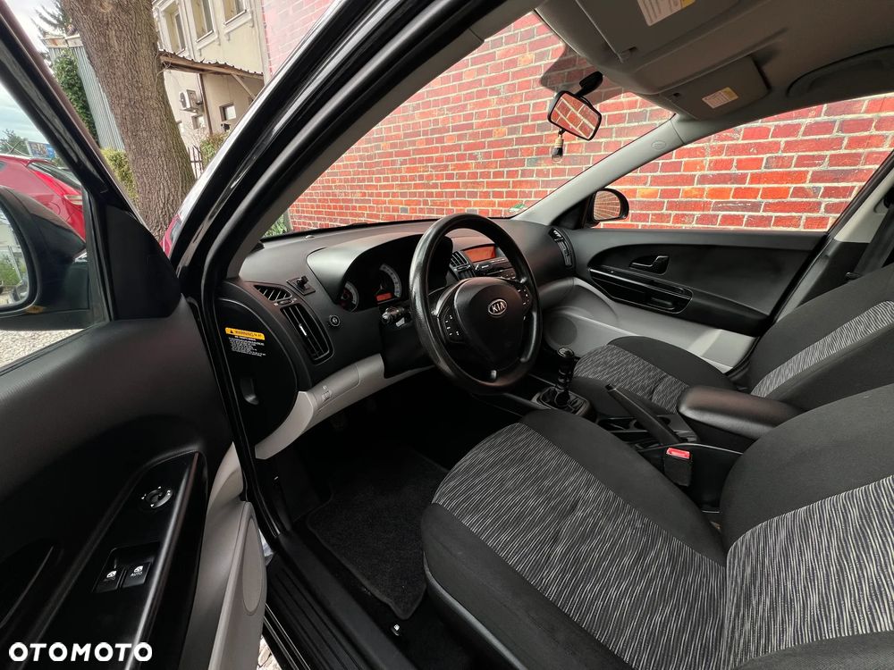 Kia Ceed - 8