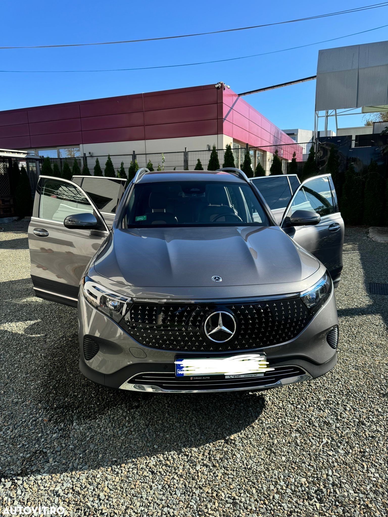 Mercedes-Benz EQB 300 4MATIC - 1