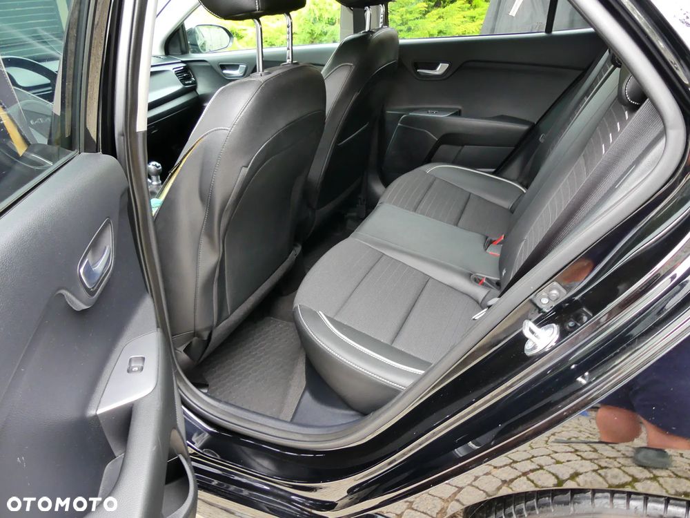 Kia Rio - 23