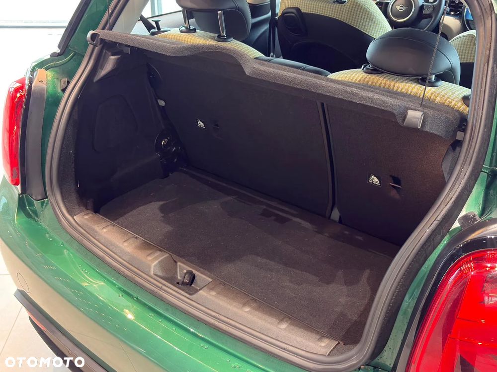 MINI Cooper SE Classic Trim - 15