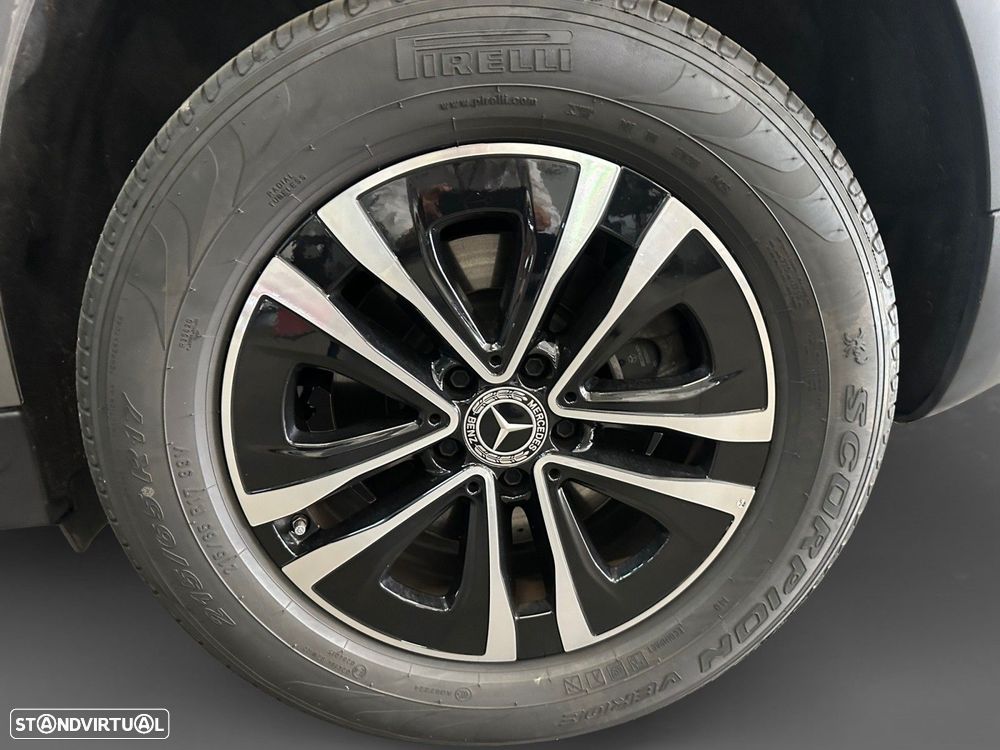 Mercedes-Benz GLB 180 d — fotografia 14