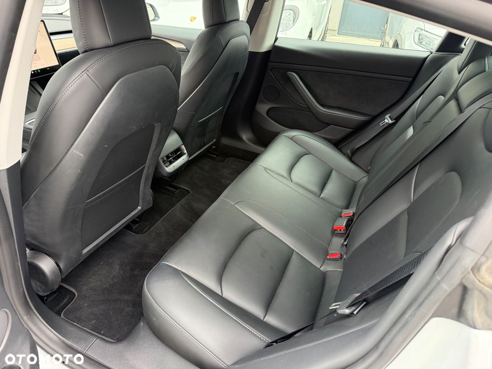 Tesla Model 3 - 12