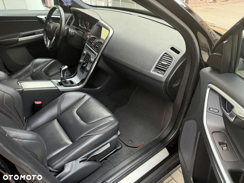 Volvo XC 60 D3 Drive-E Ocean Race - 16