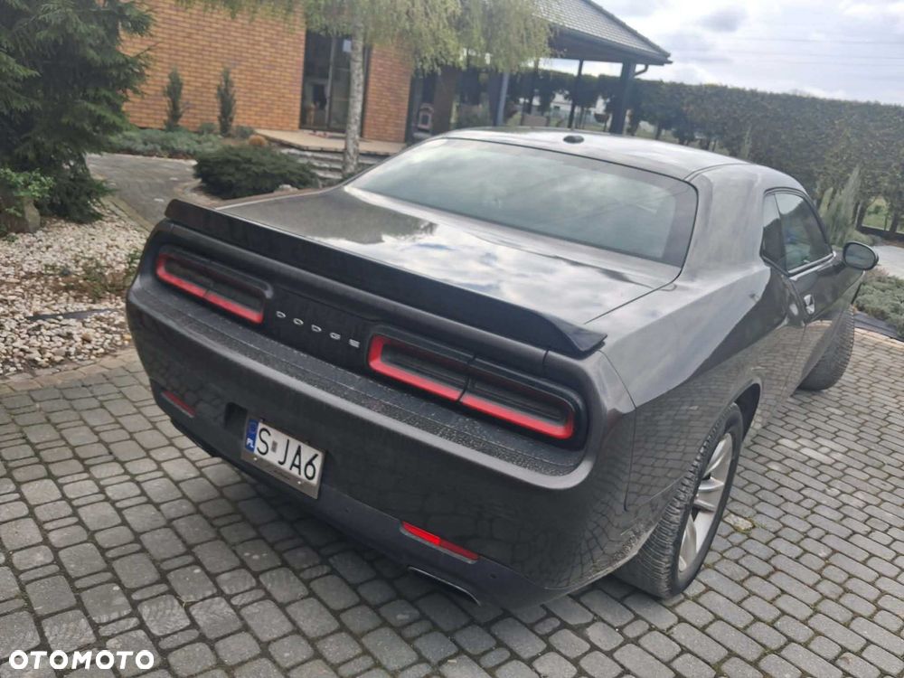 Dodge Challenger - 2