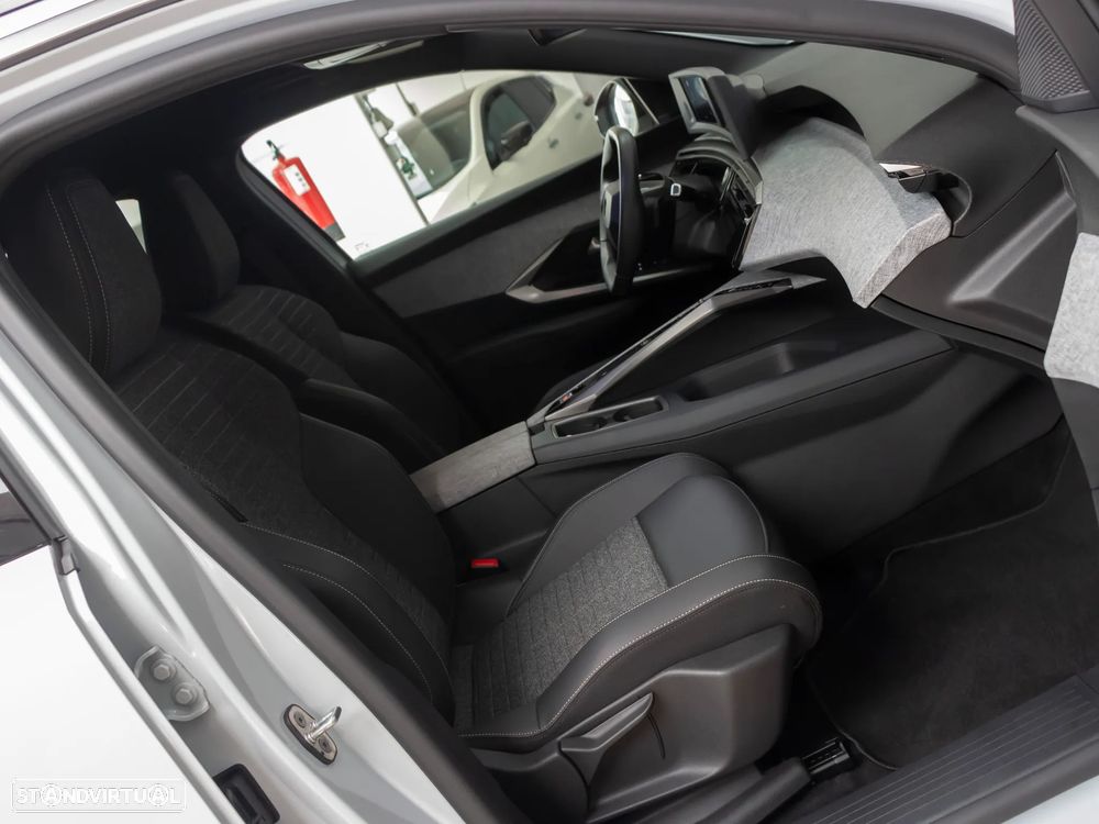 Peugeot 5008 1.2 Hybrid Allure e-DCS6 - 15