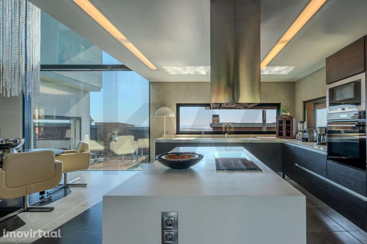 Moradia T4 de Luxo com Vista de Mar, Piscina e Jardim Amplo - Grande imagem: 5/53