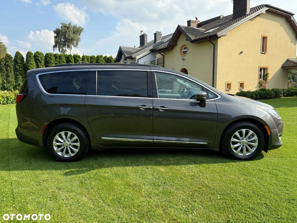 Chrysler Pacifica - 7