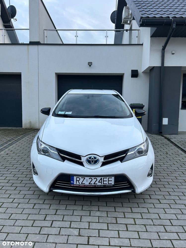 Toyota Auris ver-1-8-hsd-luna - 3