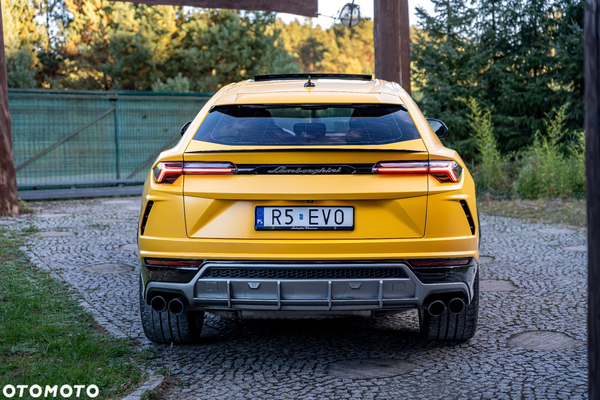 Lamborghini Urus Standard - 17