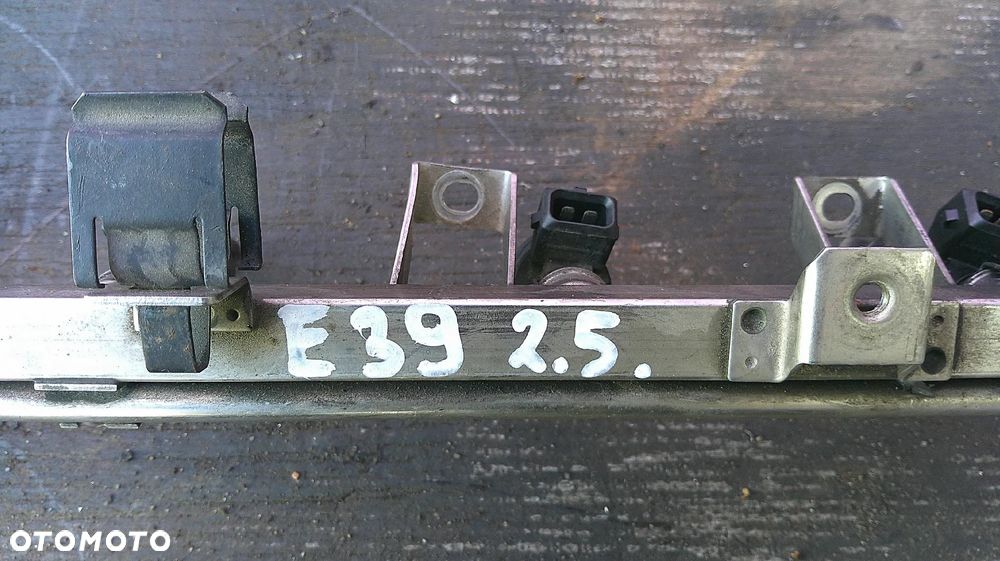 BMW E39 2.0  M52B20 LISTWA WTRYSKOWA - 2