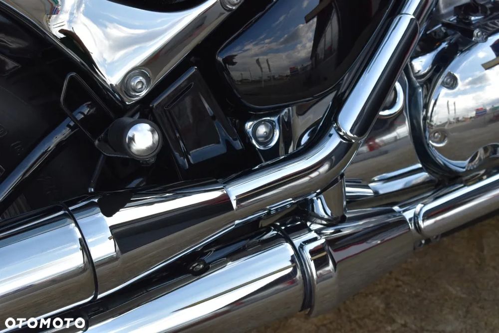 Suzuki Intruder - 35