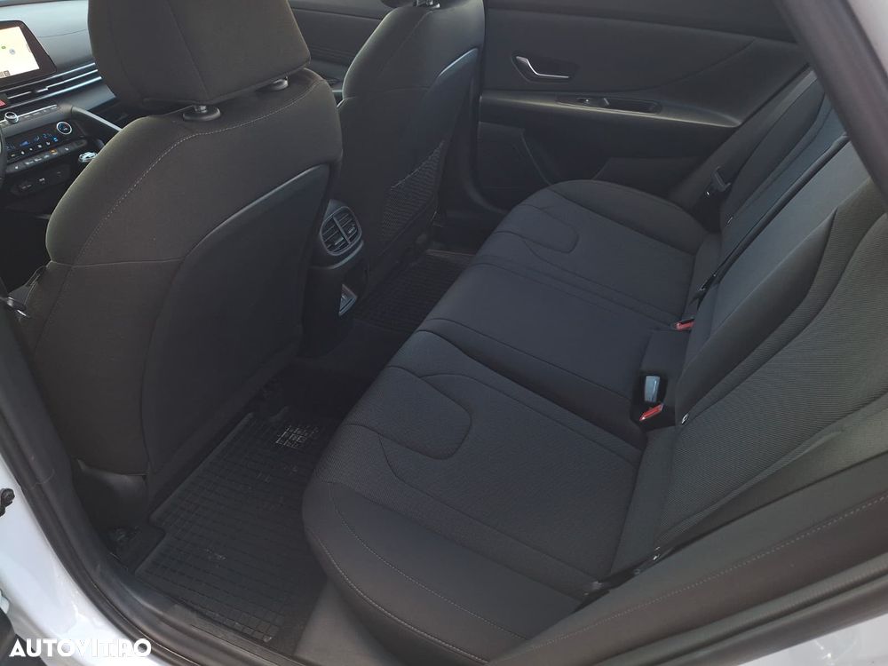 Hyundai Elantra - 15